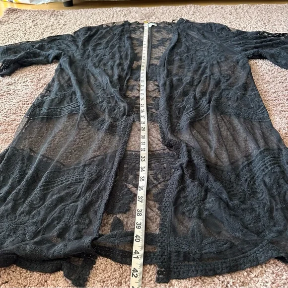 Black lace kimono - Picture 5 of 6